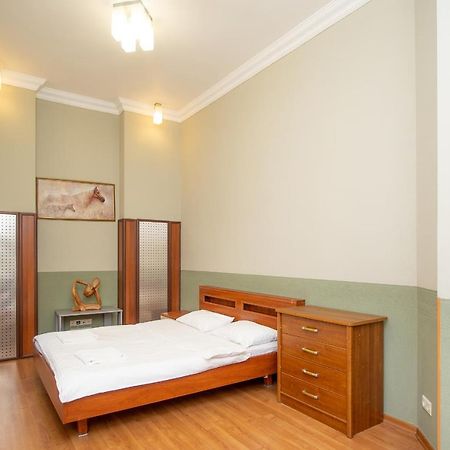 Appartement Простора 3 Кімнатна Біля Майдану Незалежності à Kiev Extérieur photo
