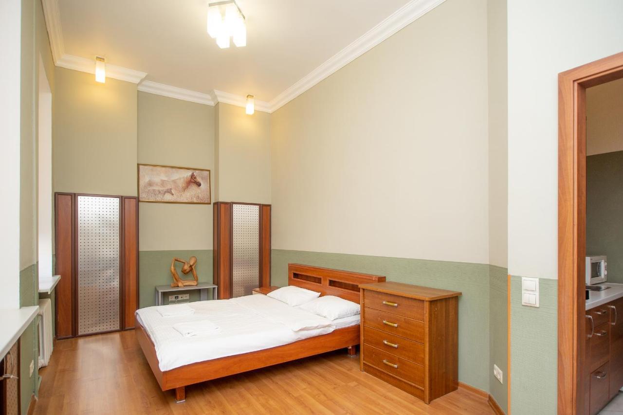Appartement Простора 3 Кімнатна Біля Майдану Незалежності à Kiev Extérieur photo